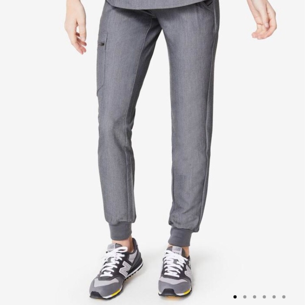 Zamora Figs Jogger Pants ✨❤️ worn once- too big